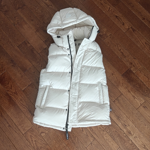 Aritzia The Super Puff™ LoHip Vest - cliMATTE™ - Picture 15 of 16